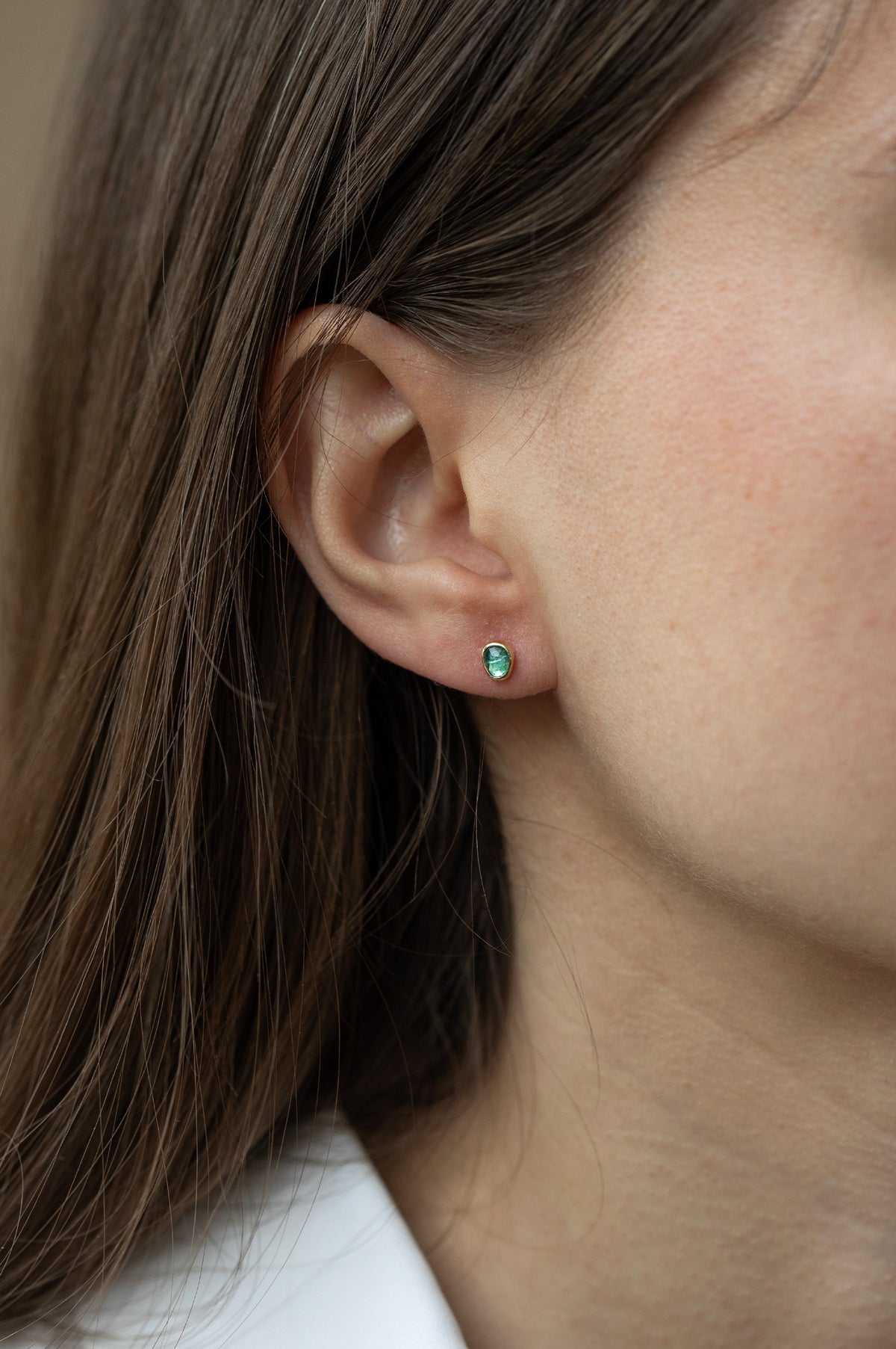 Emerald single stud earring