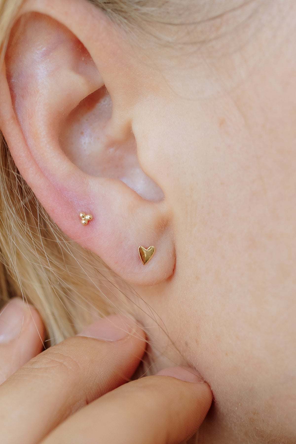 Polished 14K yellow gold heart threaded flat back stud