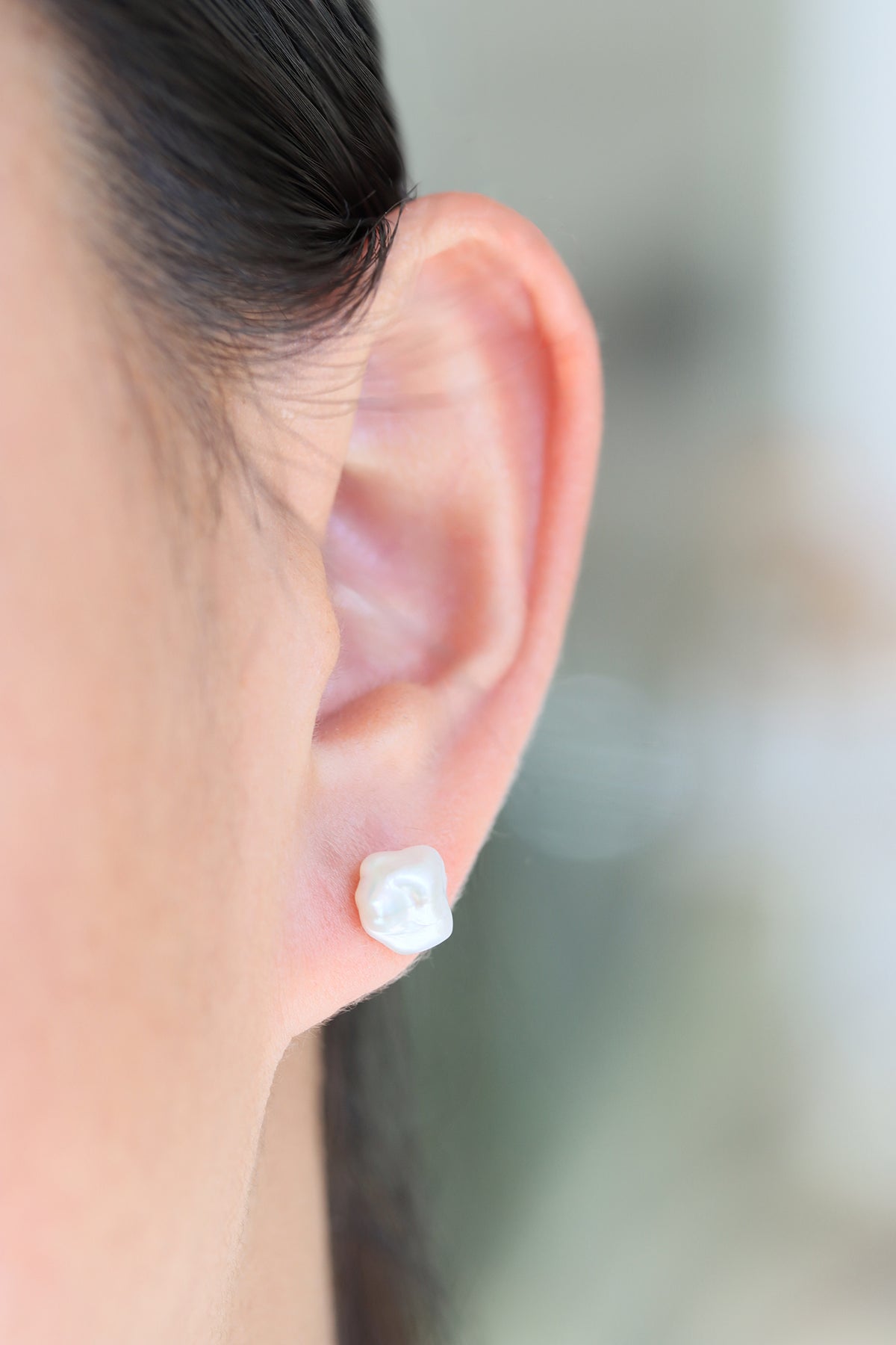 Mora Pearl Stud