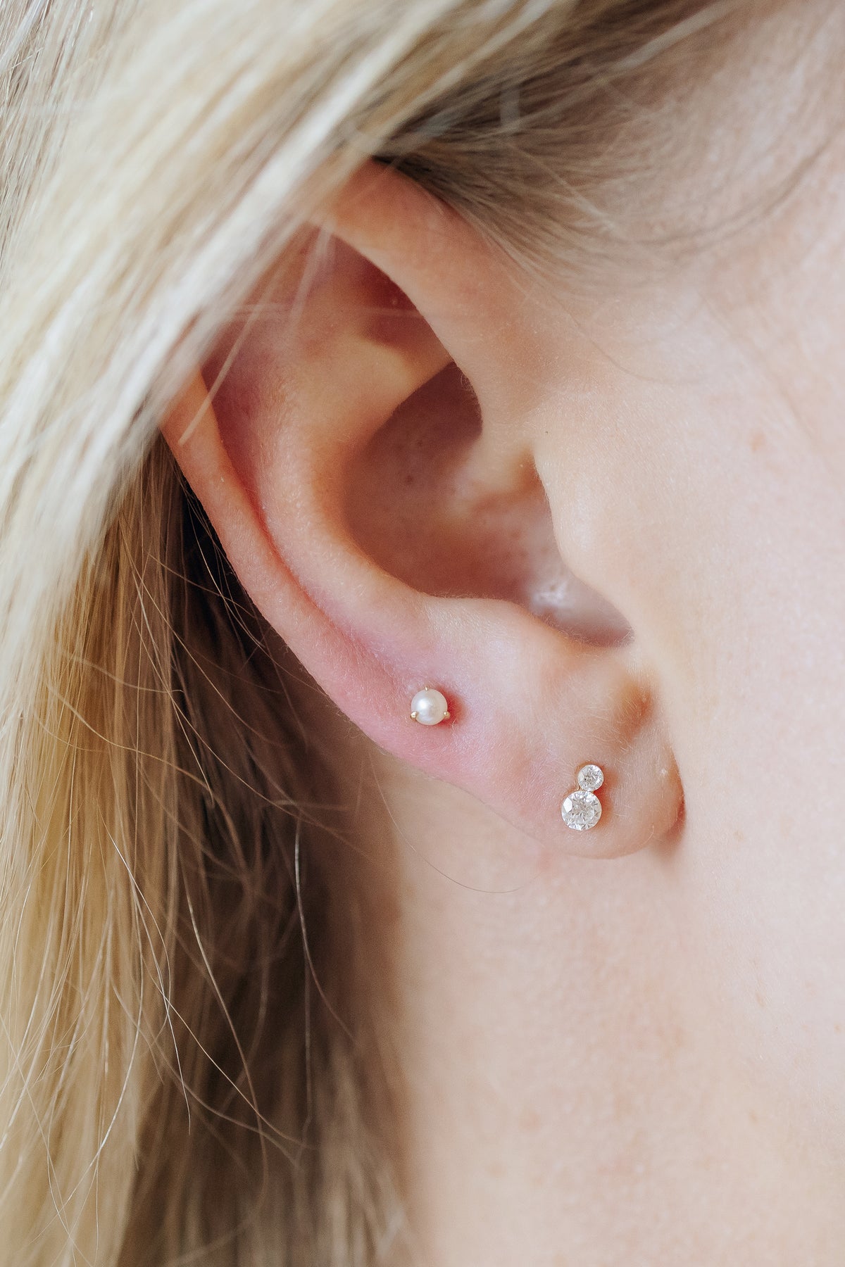 Single 3mm freshwater pearl threaded flat back stud in 14K yellow gold