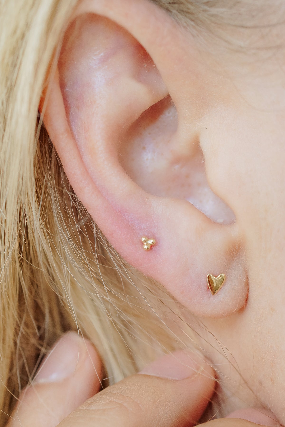 Triple gold ball cluster threaded flat back stud in 14K yellow gold