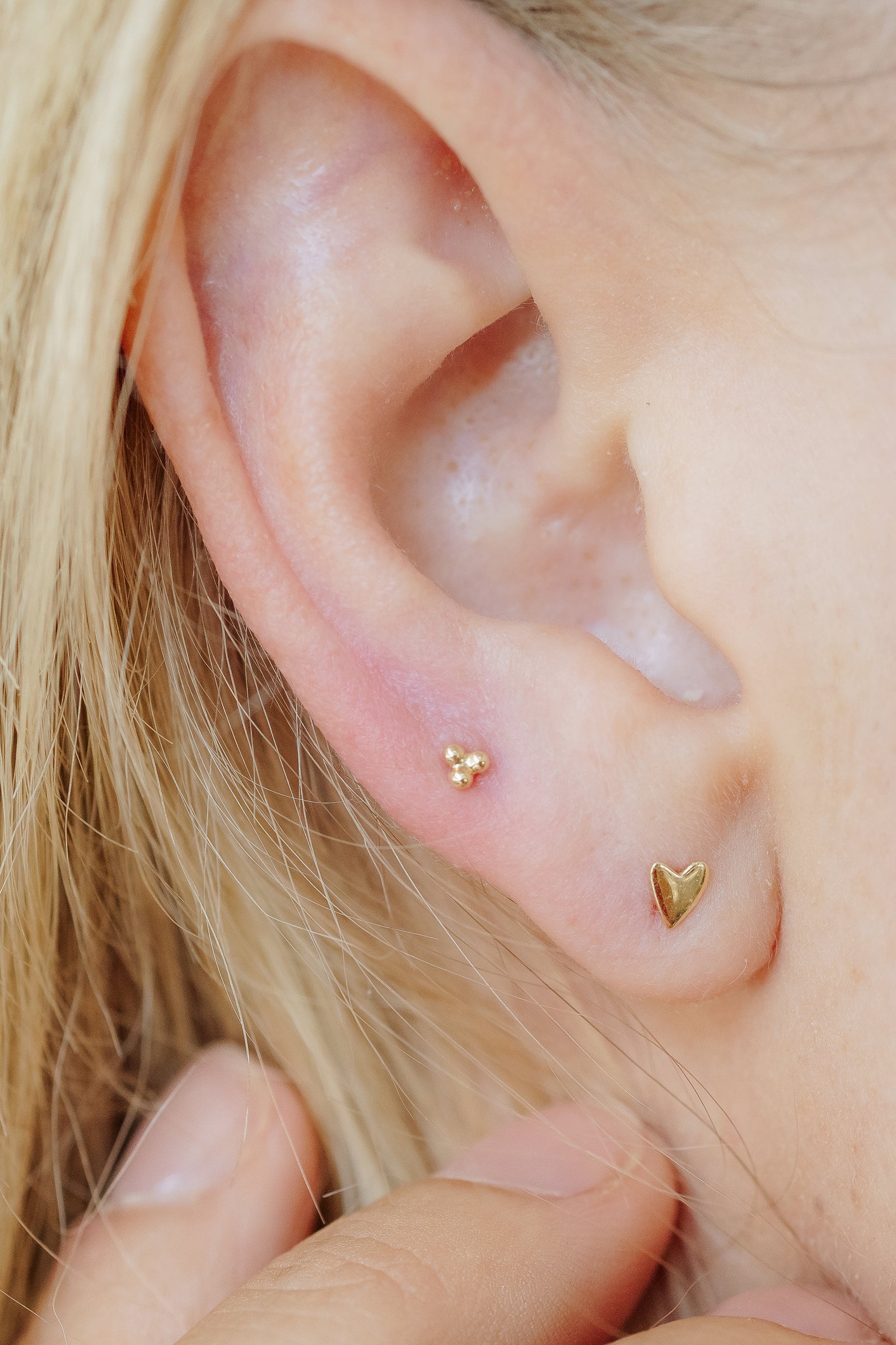 Triple gold ball cluster threaded flat back stud in 14K yellow gold